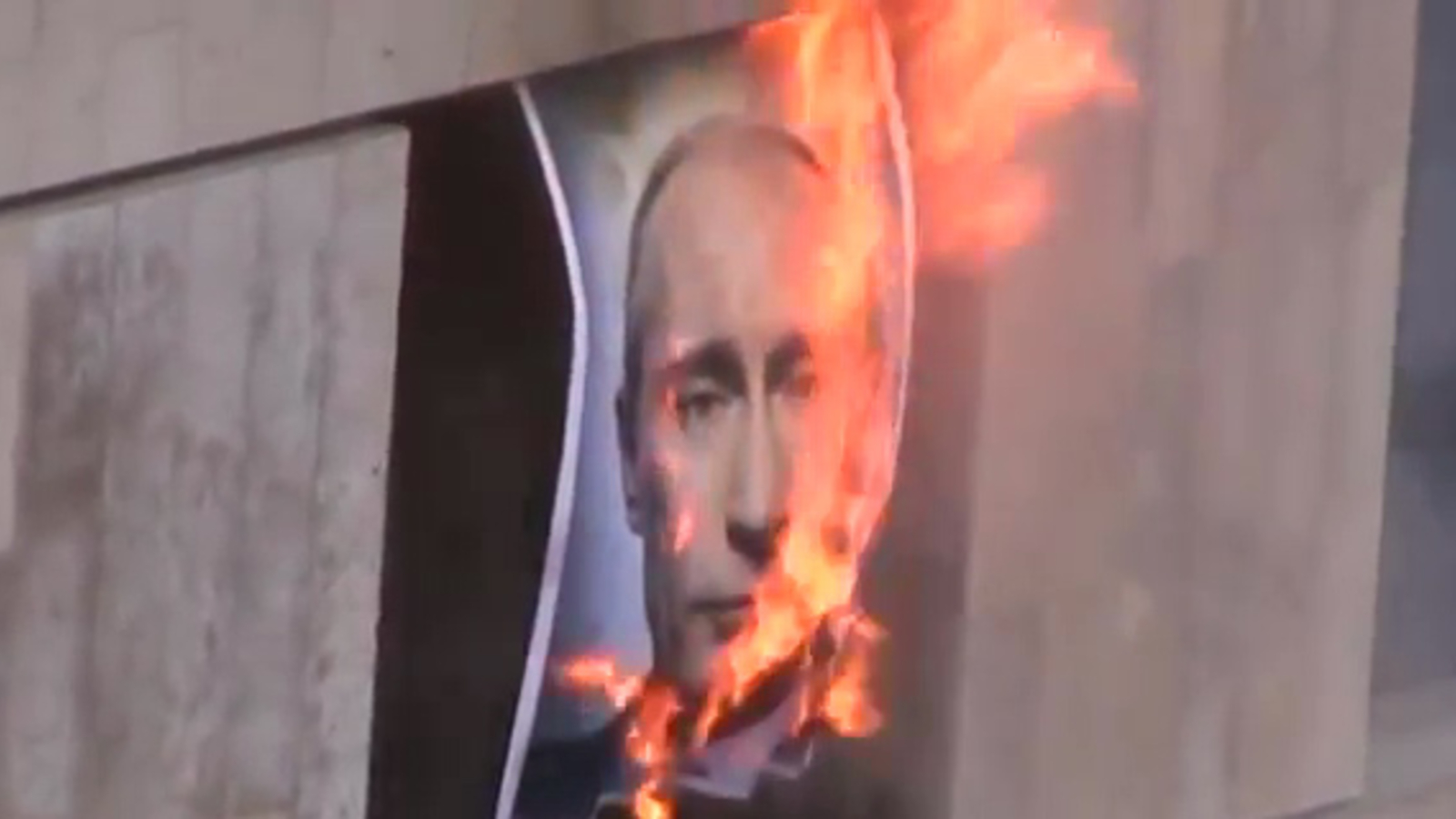 Pussy Riot Verbrennen Putin Portrait Oe Tv